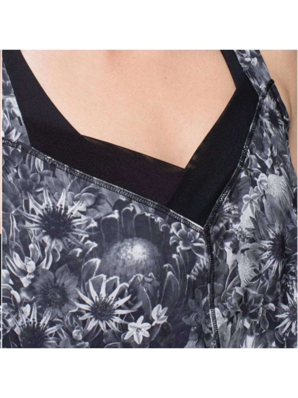 Lululemon The Runsie Flowabunga Black Angel Wing / Black